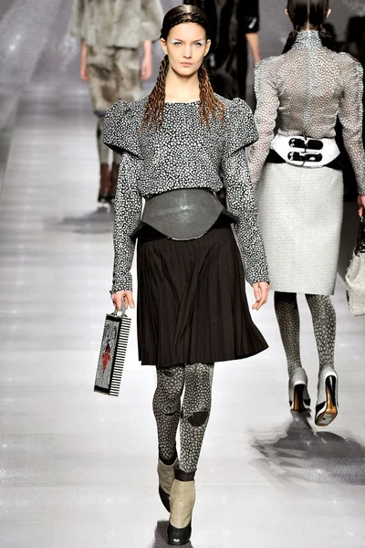 Look 37